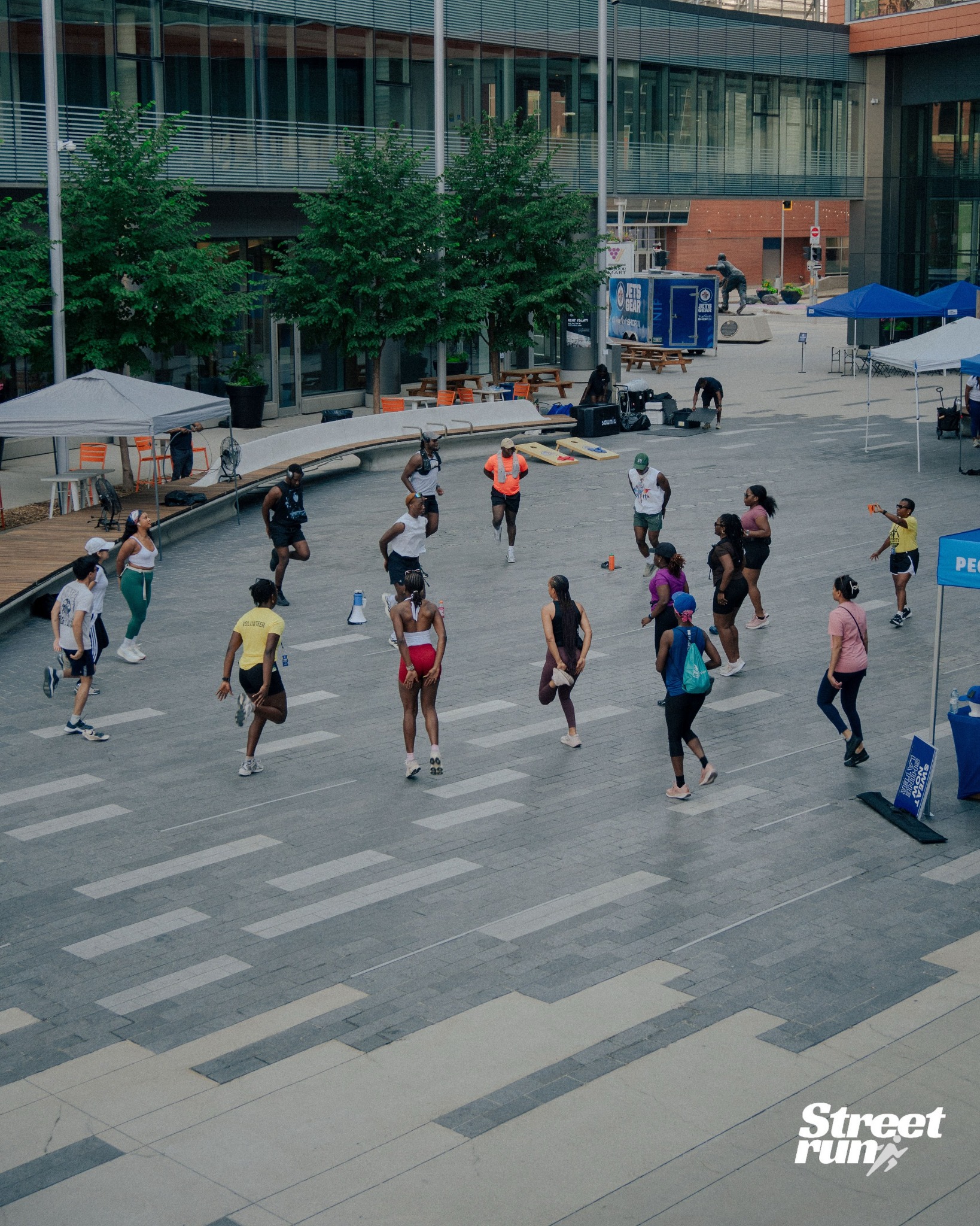 Street Run Club community warming up